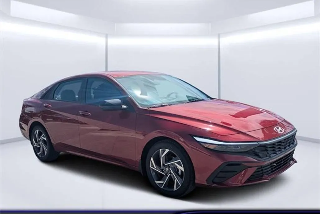 2025 Hyundai Elantra SEL Sport photo 1