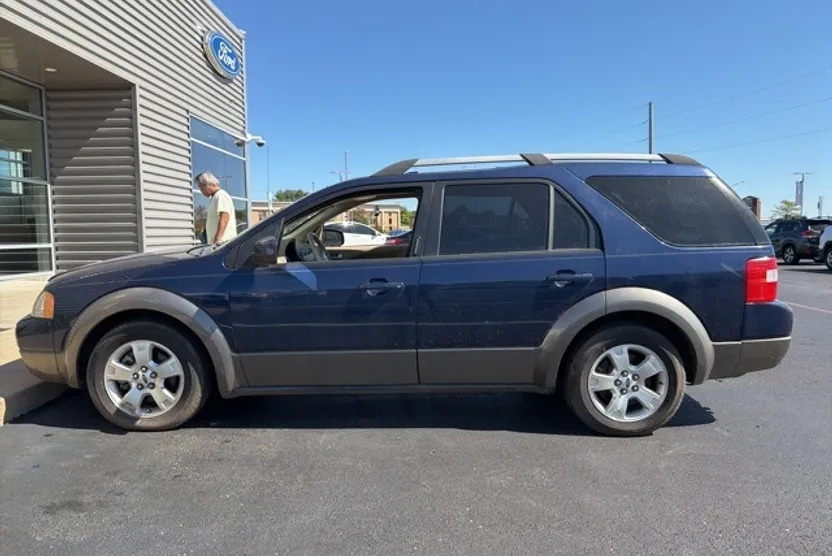 2005 Ford Freestyle SEL photo 1