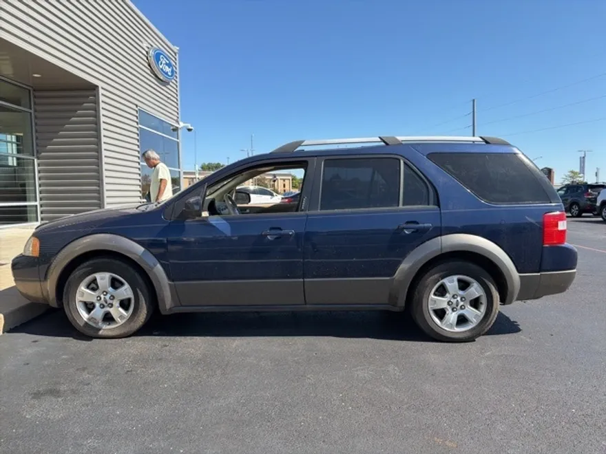 2005 Ford Freestyle SEL photo 1