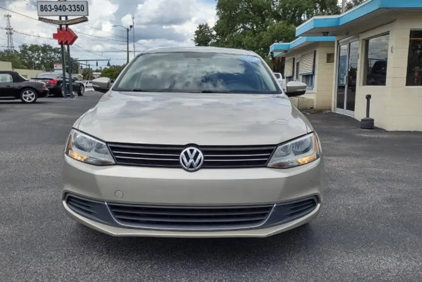 2013 Volkswagen Jetta SE photo 1