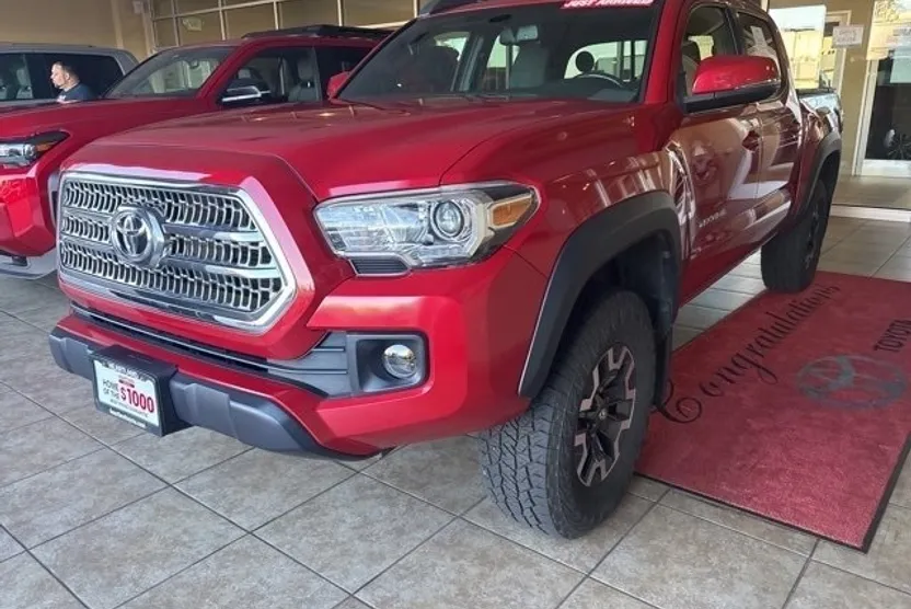 2016 Toyota Tacoma TRD V6 photo 1