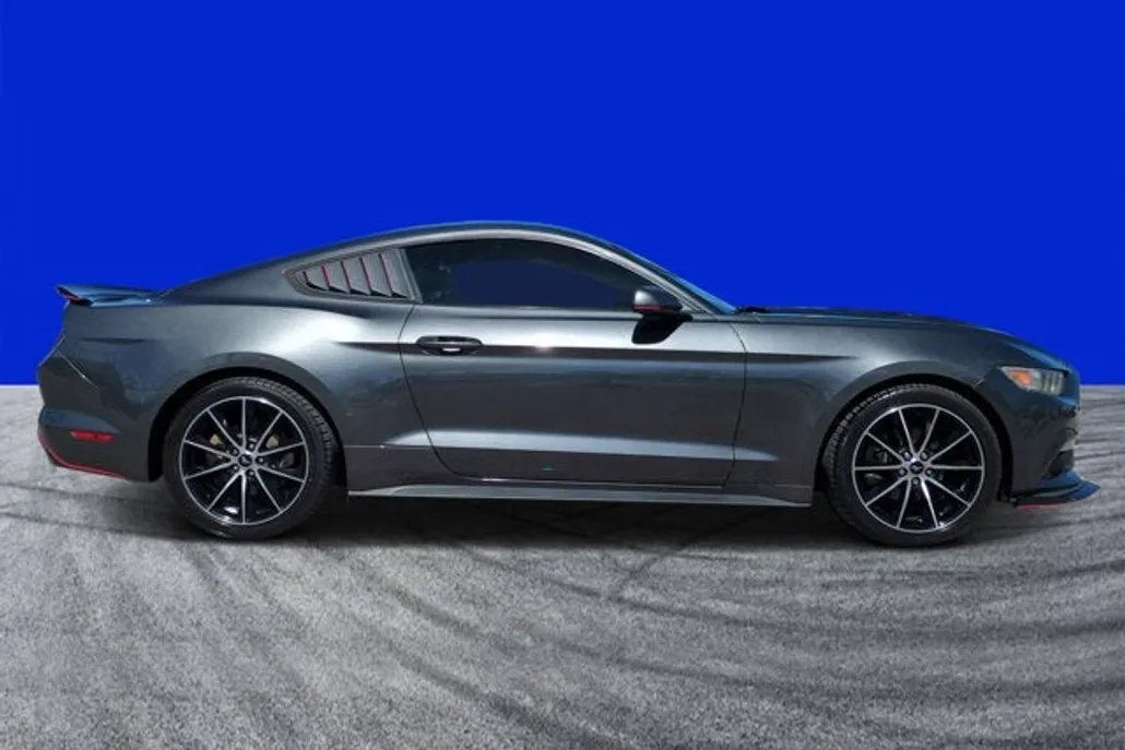 2015 Ford Mustang EcoBoost photo 1