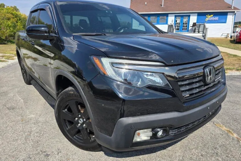 2017 Honda Ridgeline Black Edition photo 1