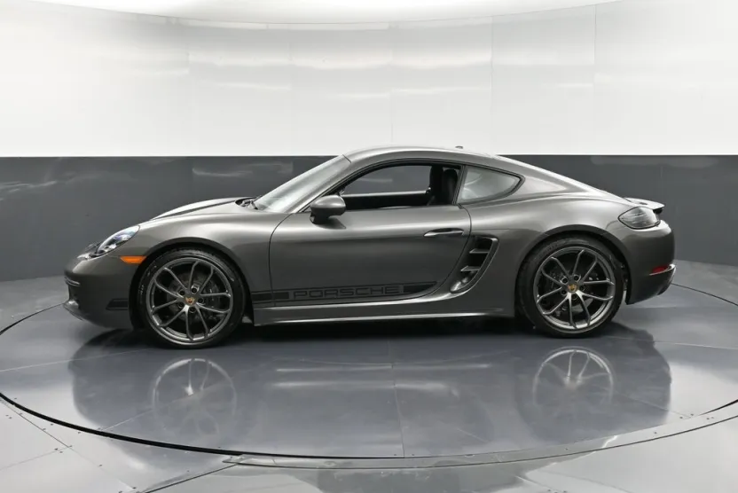 2025 Porsche Cayman photo 1