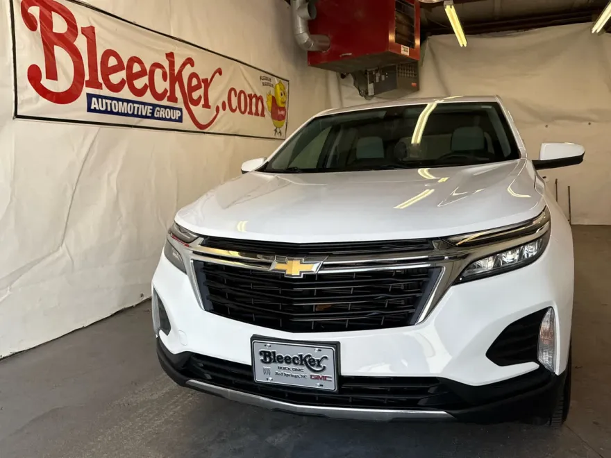 2022 Chevrolet Equinox LT photo 1