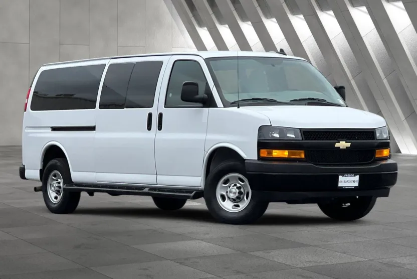 2023 Chevrolet Express Passenger 3500 photo 1