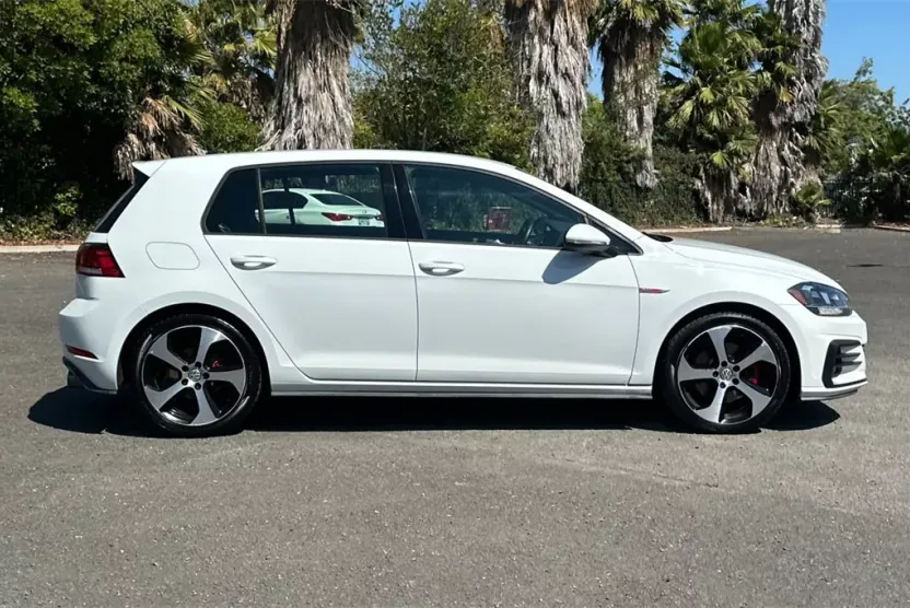 2018 Volkswagen Golf GTI S photo 1