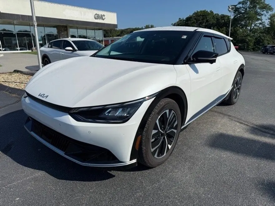 2022 Kia EV6 Wind photo 1