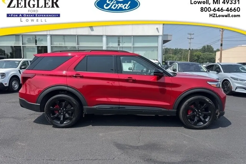2024 Ford Explorer ST photo 1