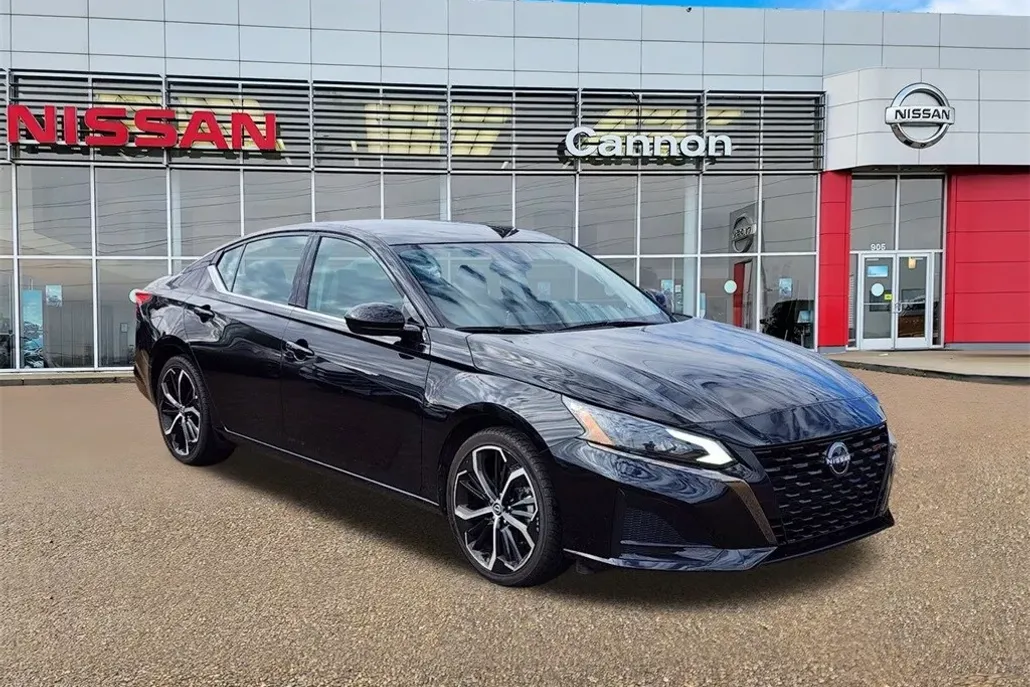 2023 Nissan Altima 2.5 SR photo 1