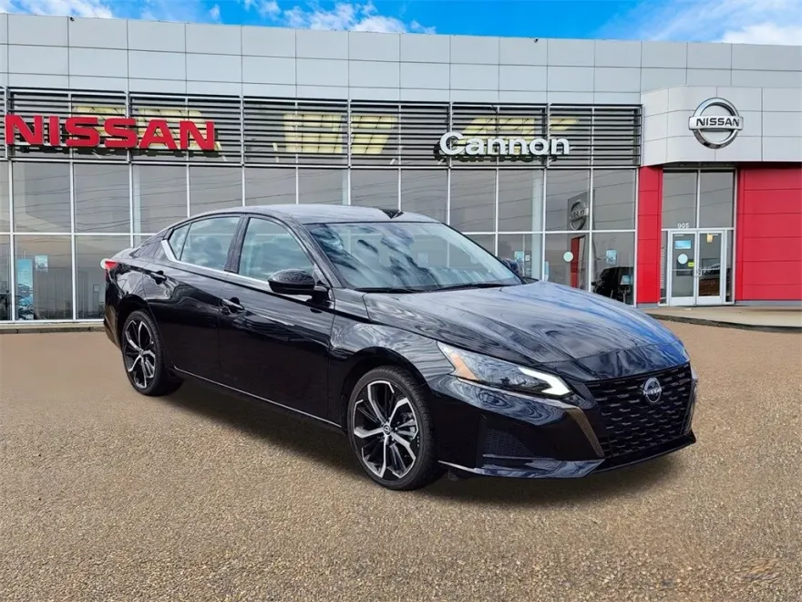 2023 Nissan Altima 2.5 SR photo 1