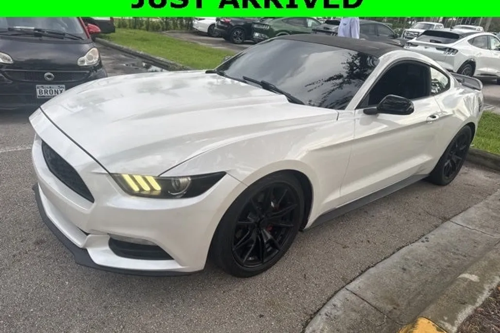 2017 Ford Mustang V6 photo 1