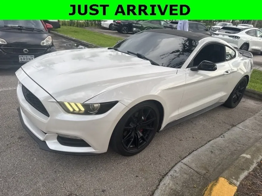 2017 Ford Mustang V6 photo 1