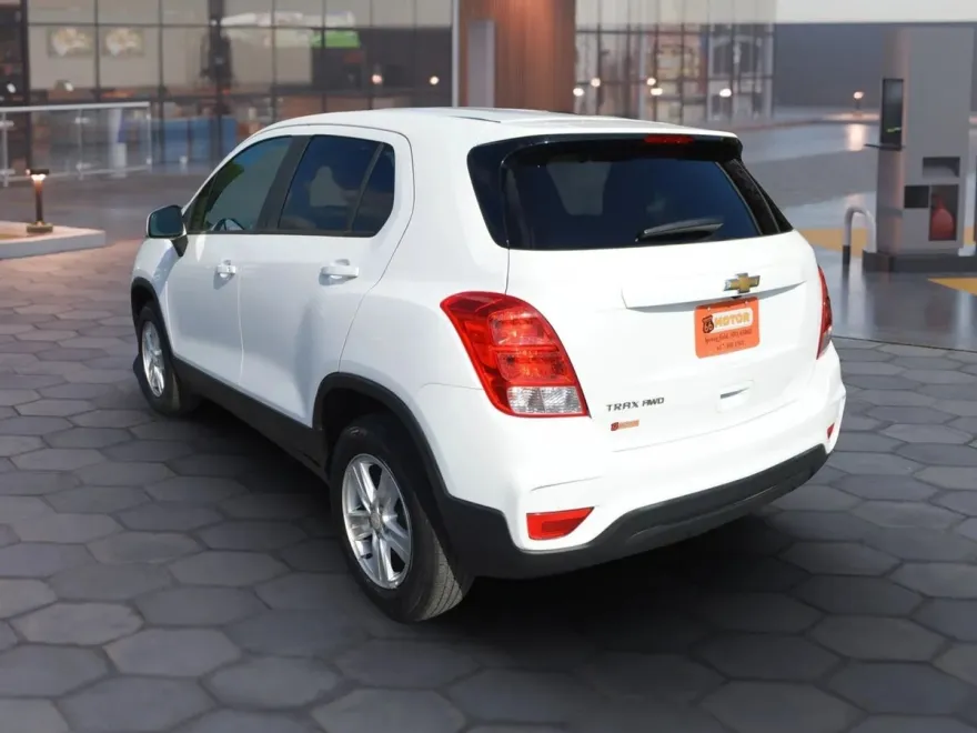 2017 Chevrolet Trax LS photo 1