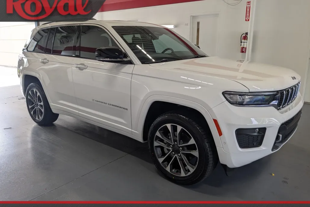 2023 Jeep Grand Cherokee Overland photo 1