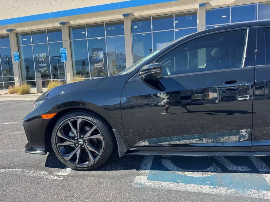2018 Honda Civic Sport Touring Hatchback photo 1