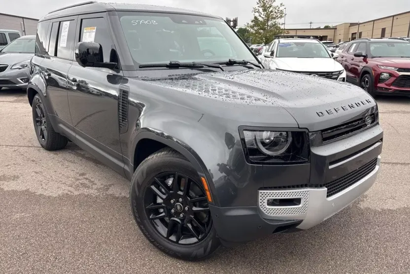 2025 Land Rover Defender 110 S photo 1