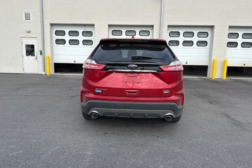 2020 Ford Edge SEL photo 1