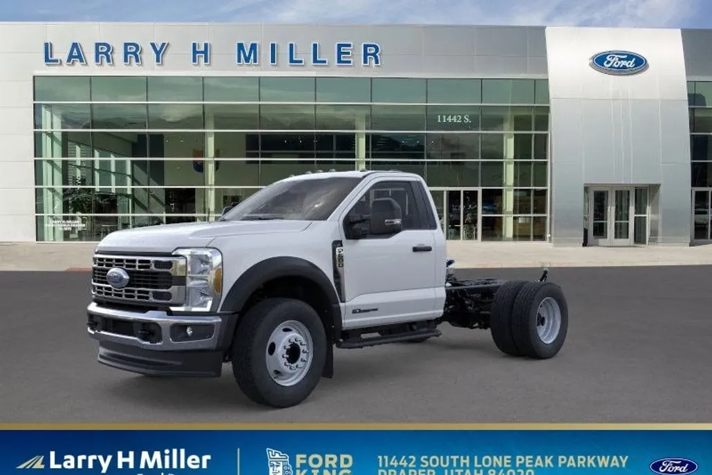 2025 Ford F-600 photo 1