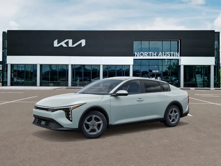 2025 Kia K4 LXS photo 1