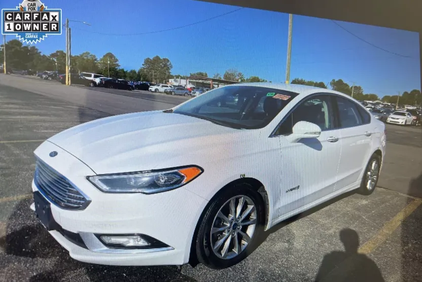 2017 Ford Fusion Hybrid SE photo 1