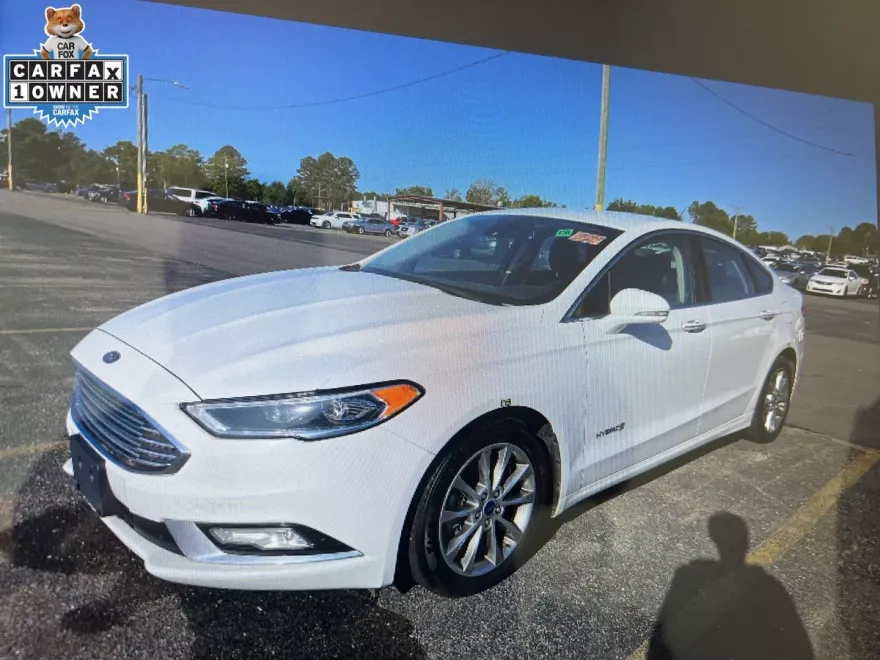 2017 Ford Fusion Hybrid SE photo 1