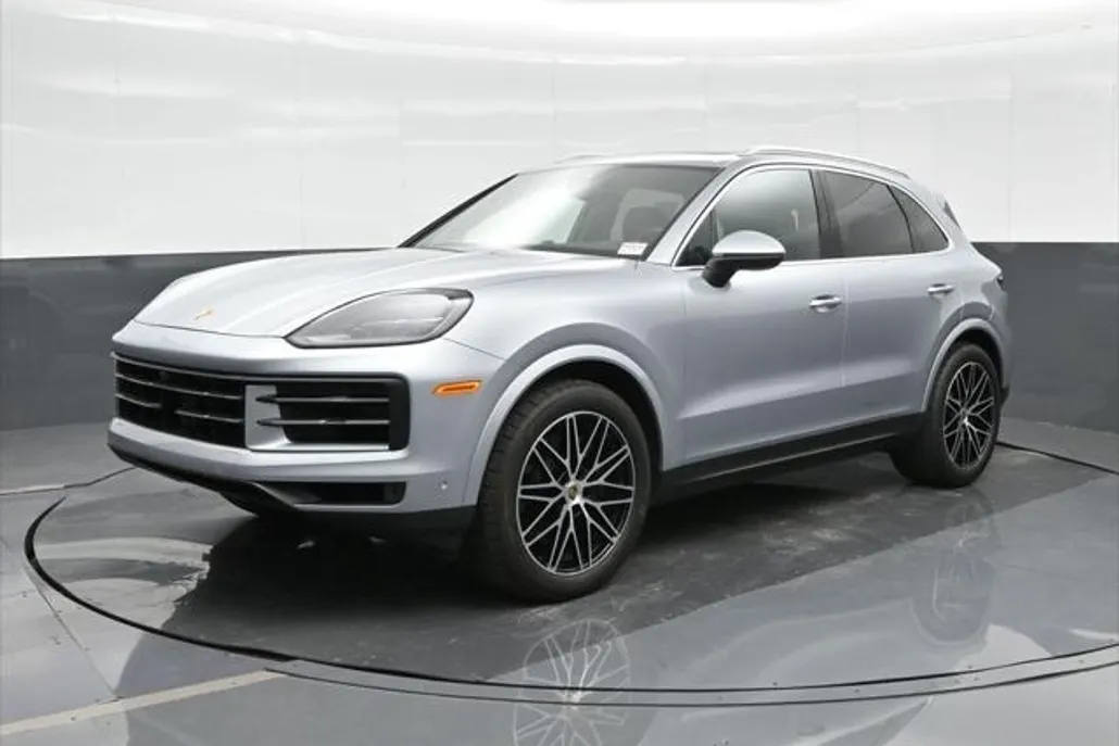 2024 Porsche Cayenne photo 1