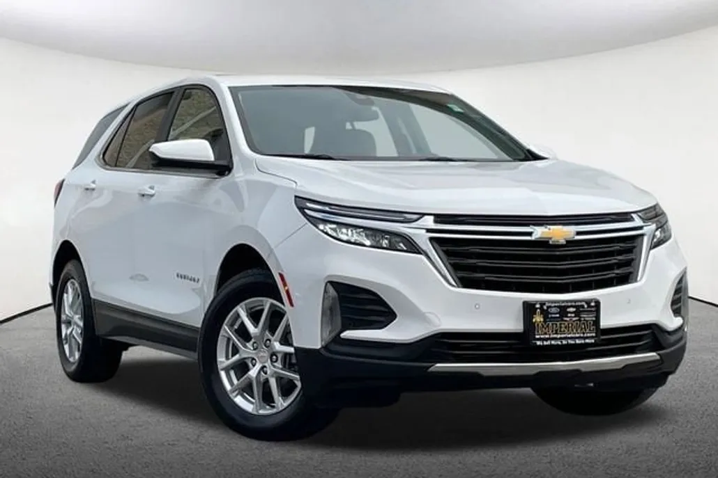 2023 Chevrolet Equinox LT photo 1