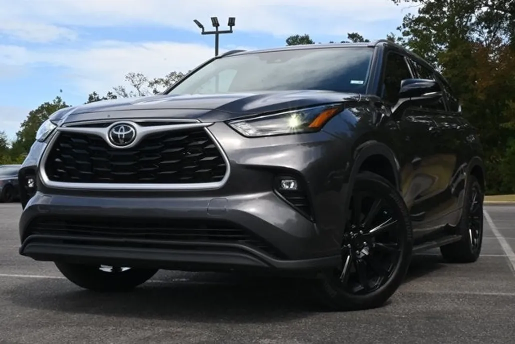 2022 Toyota Highlander XLE photo 1