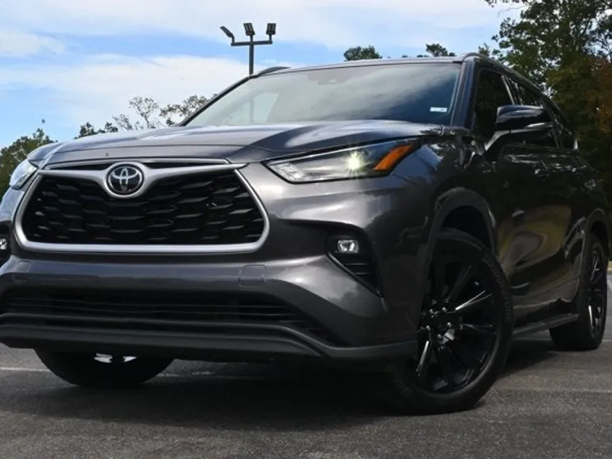 2022 Toyota Highlander XLE photo 1