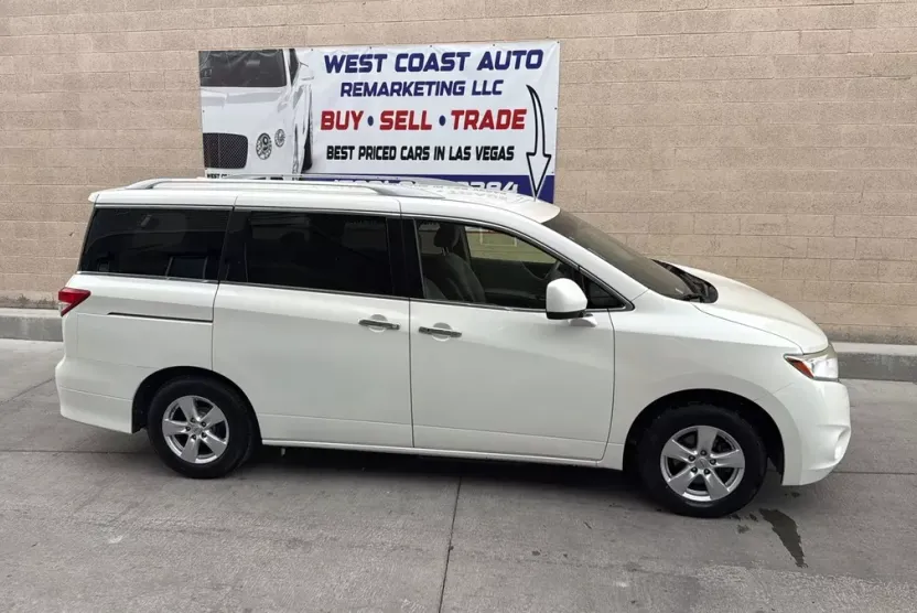 2014 Nissan Quest SV photo 1