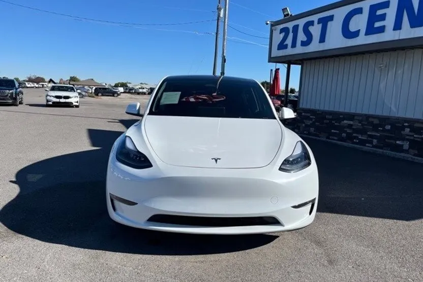 2025 Tesla Model Y Performance photo 1