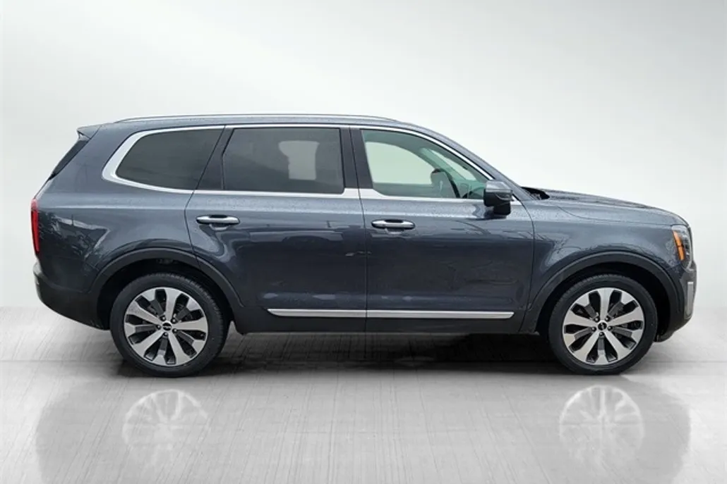 2022 Kia Telluride S photo 1