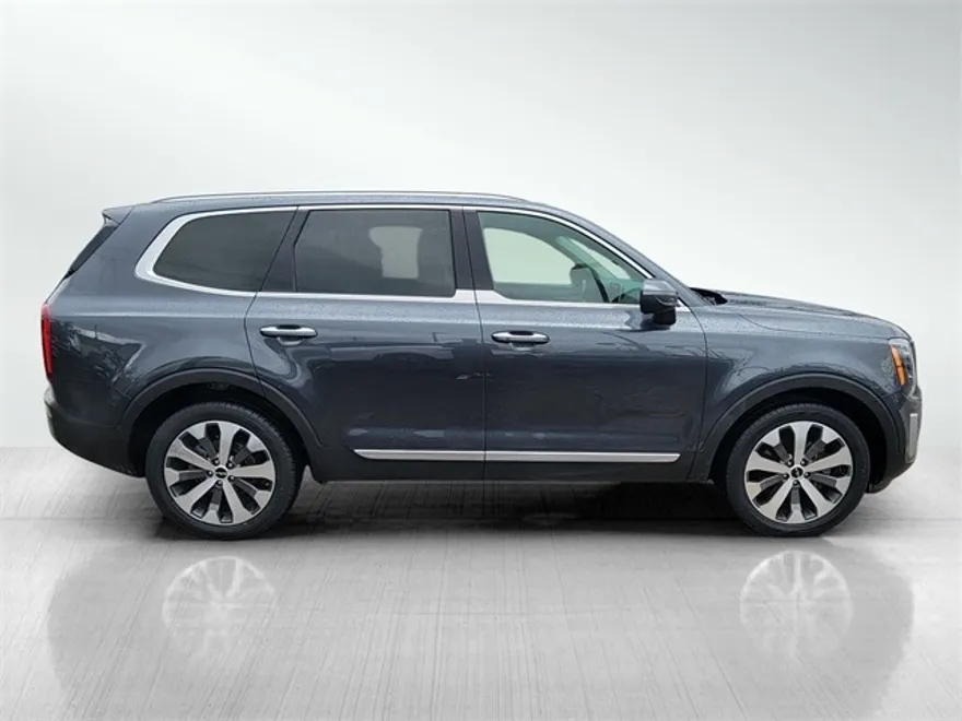 2022 Kia Telluride S photo 1