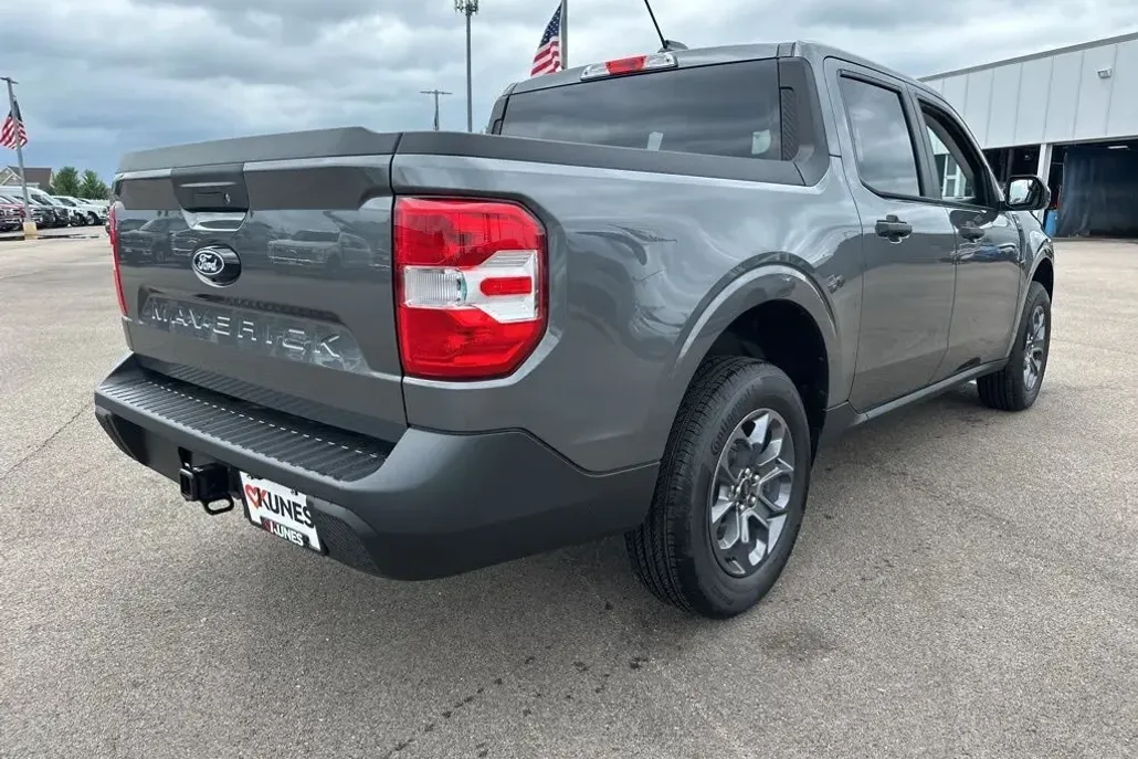 2025 Ford Maverick XLT photo 1