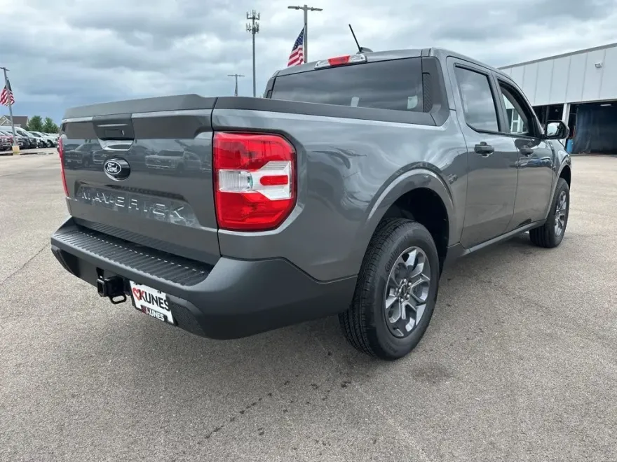 2025 Ford Maverick XLT photo 1