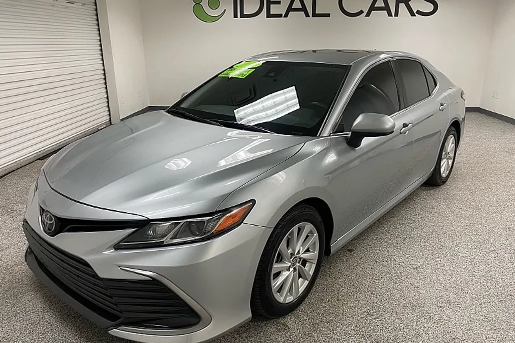 2024 Toyota Camry LE photo 1