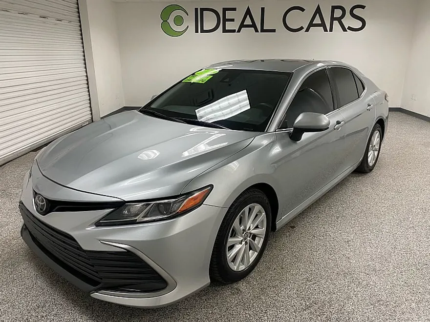 2024 Toyota Camry LE photo 1