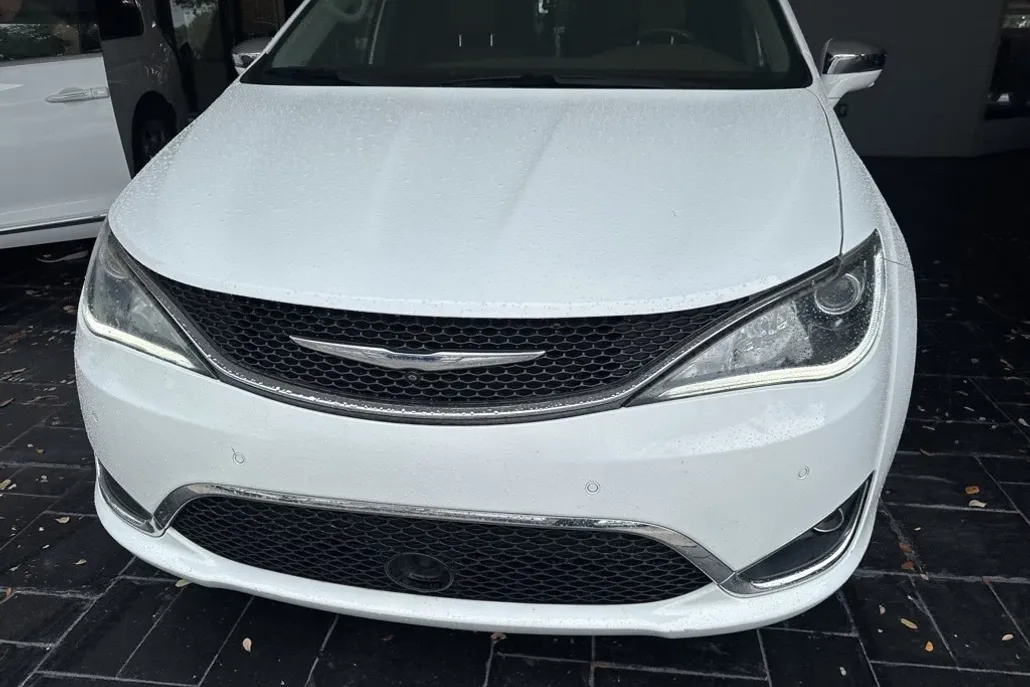 2018 Chrysler Pacifica Limited photo 1