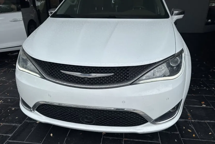 2018 Chrysler Pacifica Limited photo 1