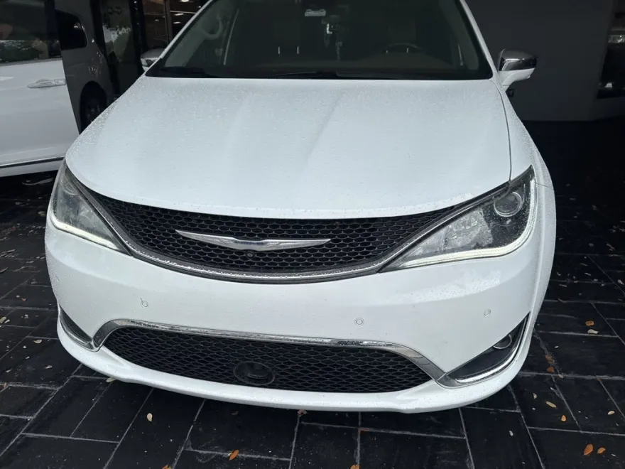 2018 Chrysler Pacifica Limited photo 1