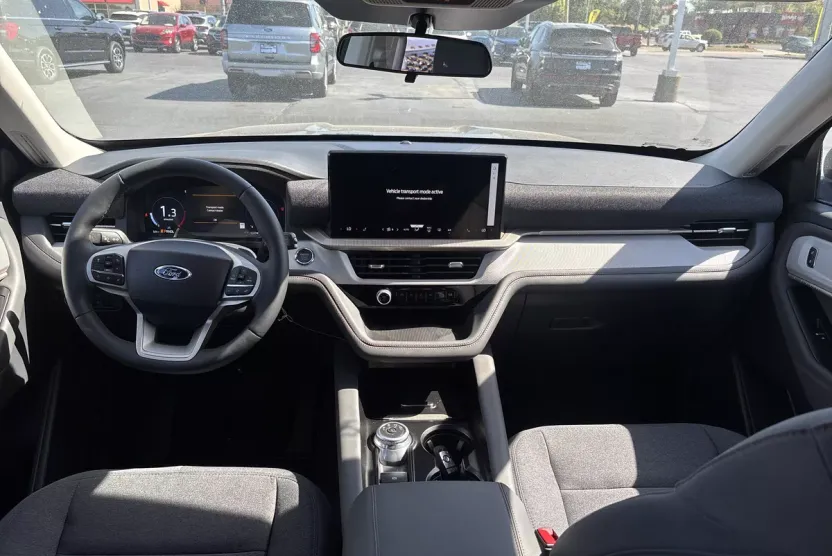 2025 Ford Explorer photo 1