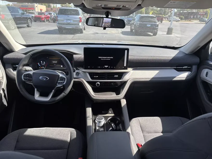 2025 Ford Explorer photo 1