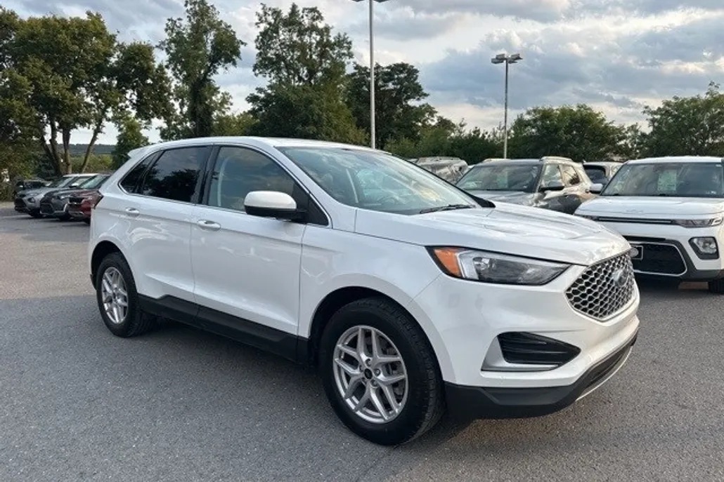 2024 Ford Edge SEL photo 1