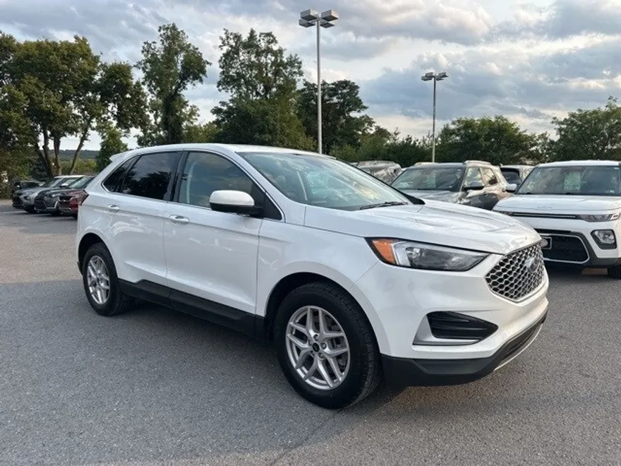 2024 Ford Edge SEL photo 1