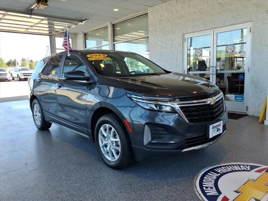 2023 Chevrolet Equinox LT photo 1
