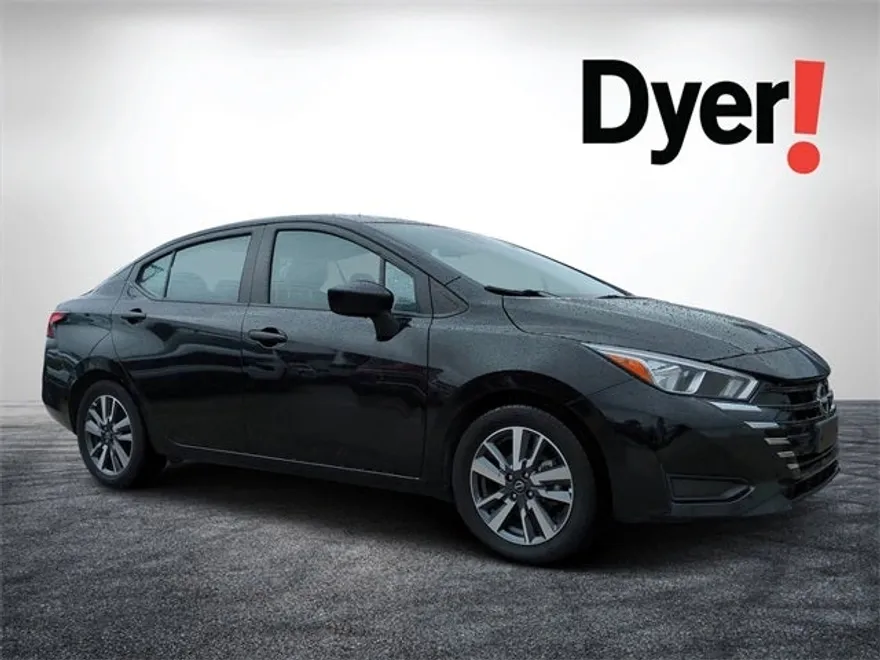 2023 Nissan Versa 1.6 SV photo 1