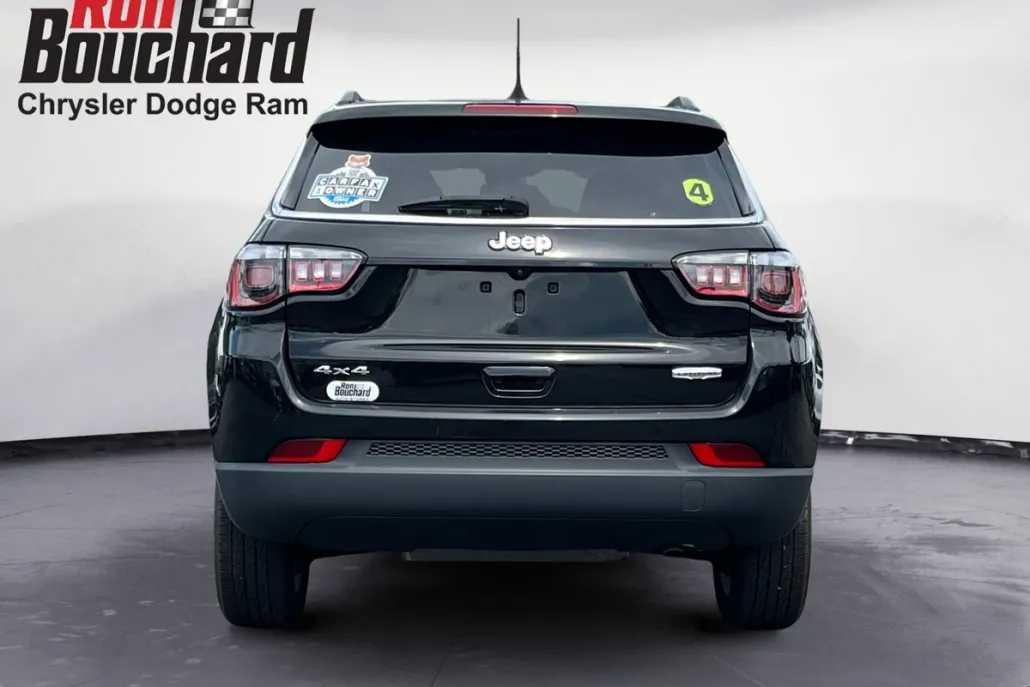 2022 Jeep Compass Latitude photo 1
