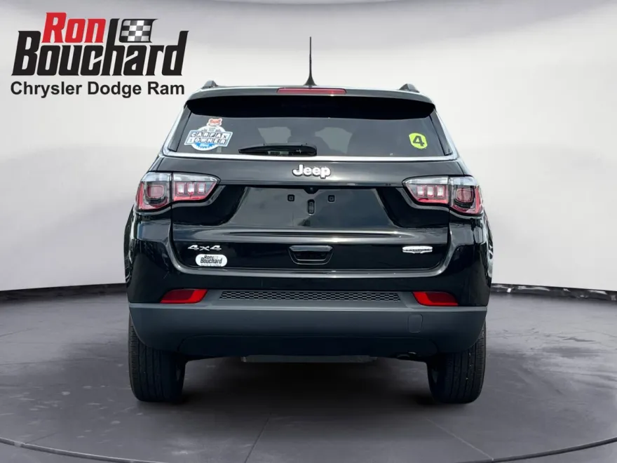 2022 Jeep Compass Latitude photo 1