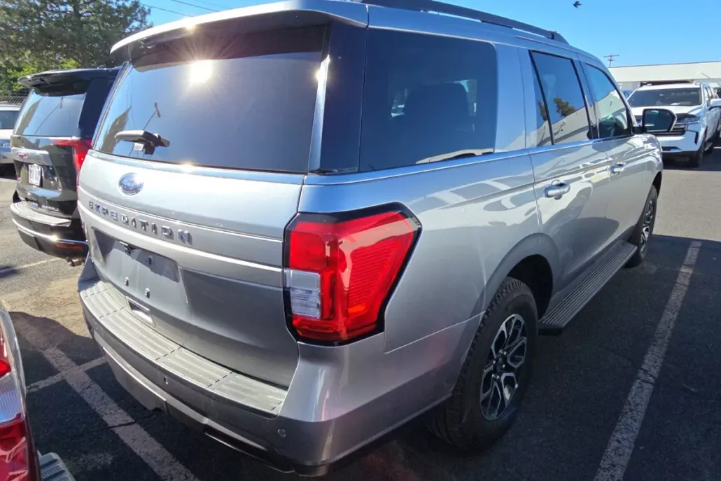 2024 Ford Expedition XLT photo 1